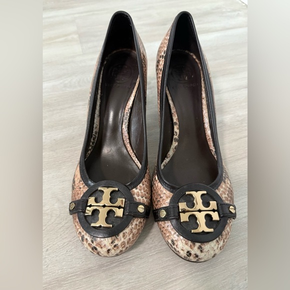Tory Burch Black/Tan Reva snakeskin print heel Logo size 9 1/2 - Picture 9 of 12